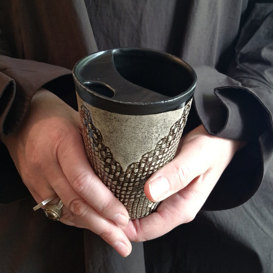 Kavos puodelis išsinešimui ABRŪSĖLIS